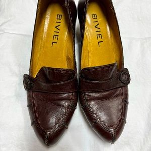 Biviel women’s brown leather pump shoes. Size 40 or 9m.